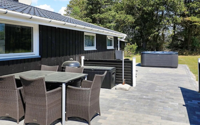 6 Person Holiday Home in Blavand