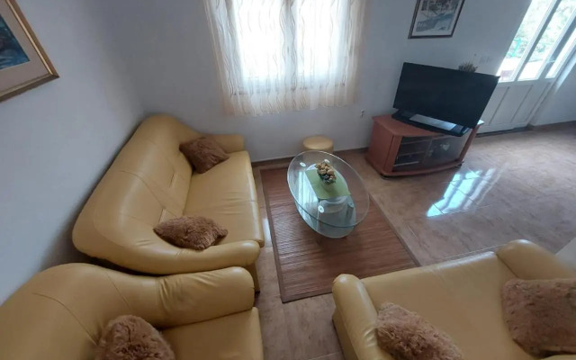 Peaceful & cozy Rest House, 80m from beach