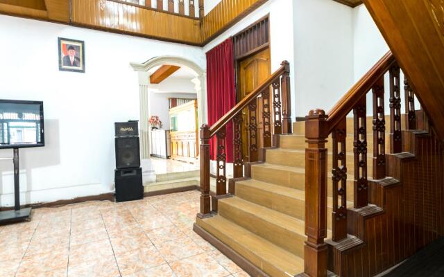 OYO 1421 Kasmaran Guest House Syariah