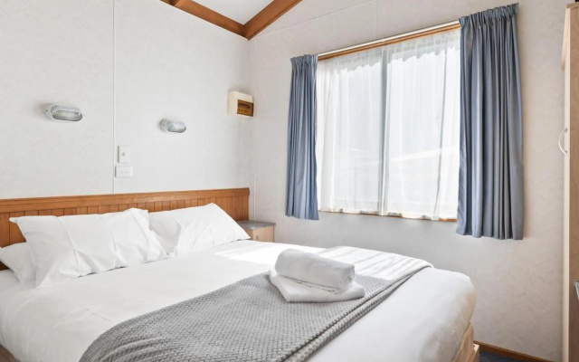 Bright Accommodation Park – Guest Rooms – Germantown