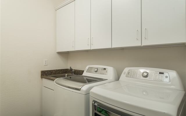 Pinnacle Vista 5 BR by Casago