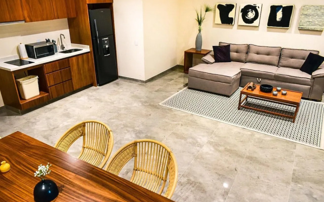 Luxury One BR Apartment With Shared Pool Gym