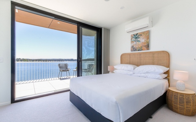 Lavish Coastal 2-bed With Stunning Ocean Views – Guest Rooms – Batemans Bay