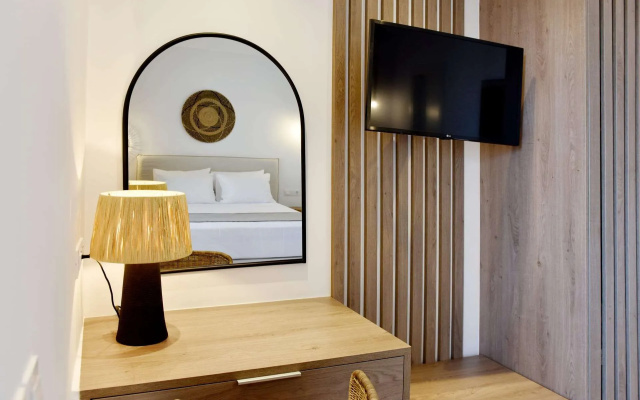 Anais Milos Suites