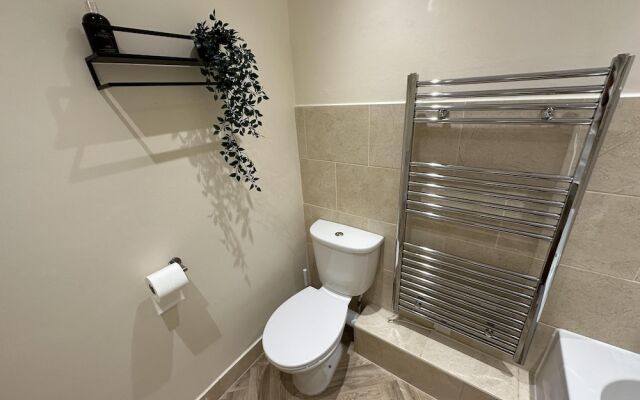 Charming 2-bed Apartment in Danbury, Essex