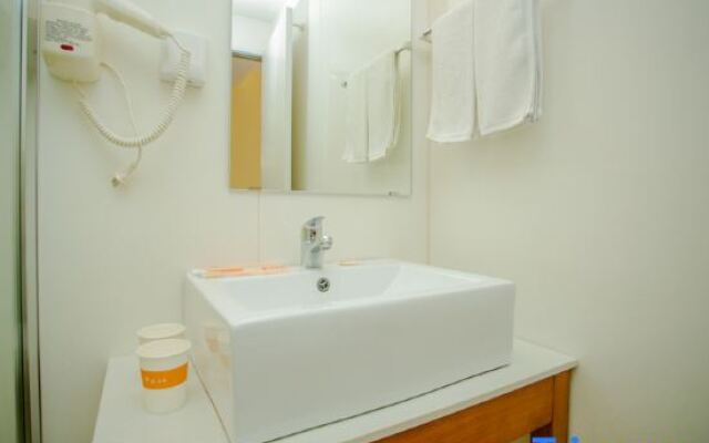 Homeinn · neo (Changchun Jilin University First Hospital West Zhonghua Road)