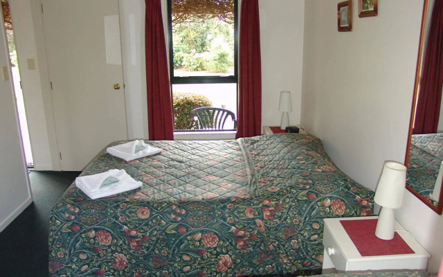 Lake Brunner Country Motel & Holiday Park