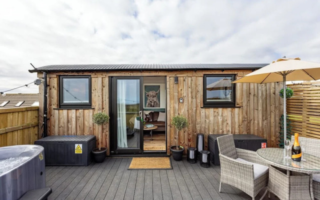 Willows Rest - 1 Bed Shepherd's Hut - Pentlepoir
