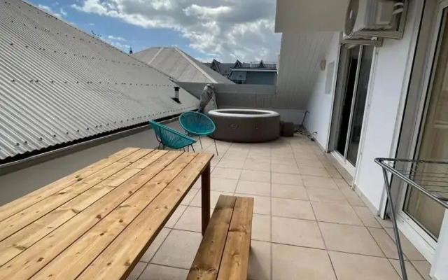 Saint-leu Réunion centre ville T3 Duplex meublé