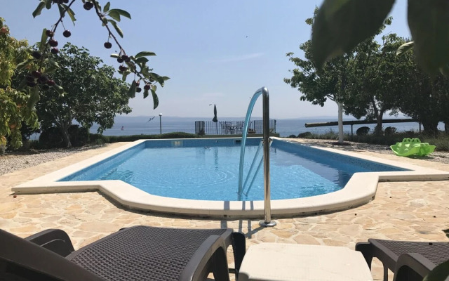 House With Pool in Split Near the Beach