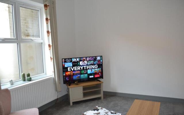 The Moo House - 2 Bedrooms Apartment - Stayseekers
