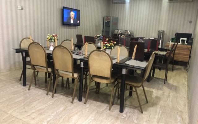 Mayors & Diplomat Suite GRA