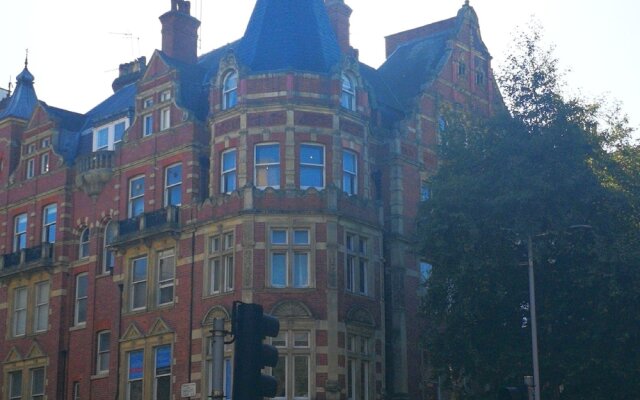 Kensington Palace by Underground station