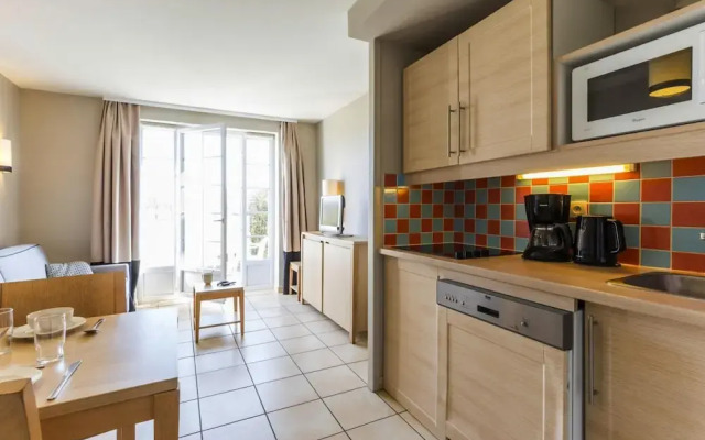 Holiday Home in Residence Le Green Beach, Port-en-besssin-huppain