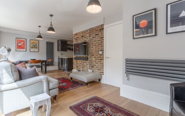 Chic 2 Bedroom Garden House in Dalston