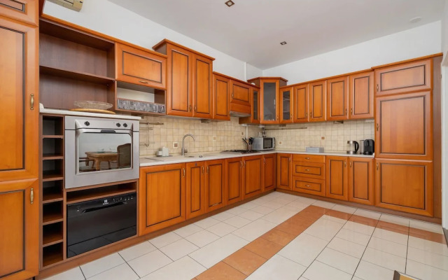 Retro Apartment Cracow Center by Renters