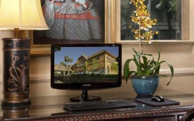 Folk Inn Ontario Airport