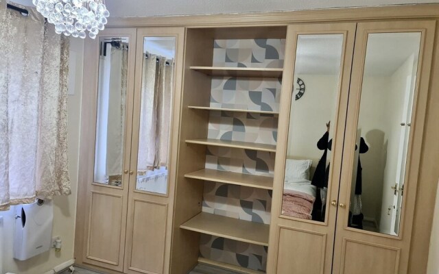 London - Sleeps 4 - Parking - Garden - Petfriendly