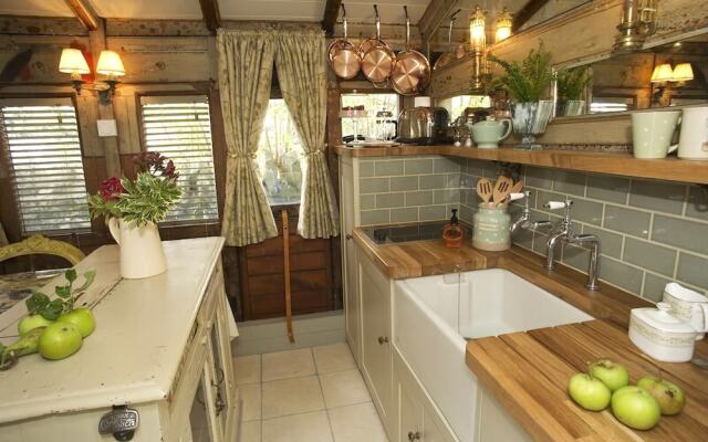 Helmsley Garden Cottage & Railway Carriage