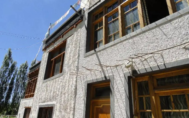 Jamspal Guest House