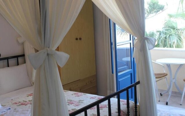 Hotel Thira