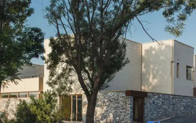 The Long Circle House