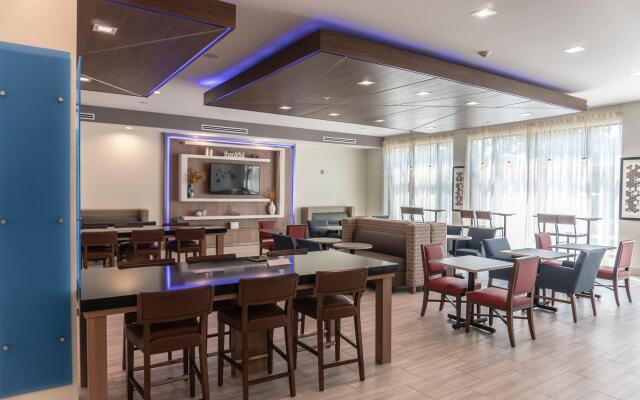 Holiday Inn Express & Suites Birmingham - Homewood, an IHG Hotel