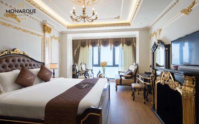 Monarque Hotel