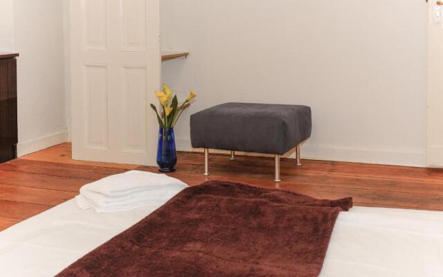 Courtyard Apartment (LIALI)