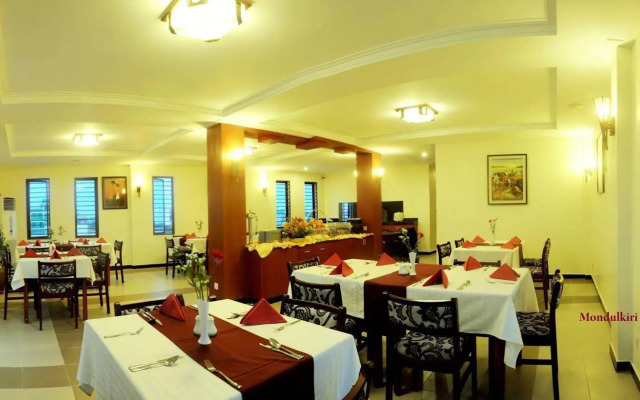 V N E Hotel
