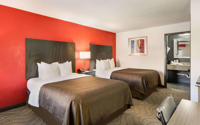 Clarion Inn & Suites Russellville I-40