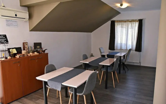 Green Wood Residence