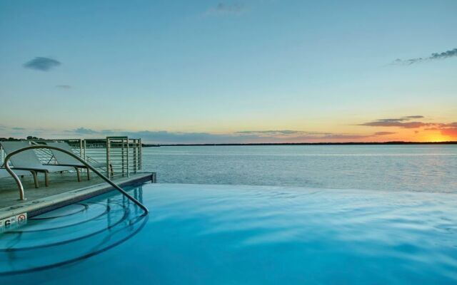 Courtyard Erie Bayfront