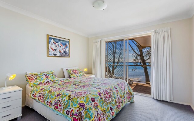 Sandranch, 123 Foreshore Drive