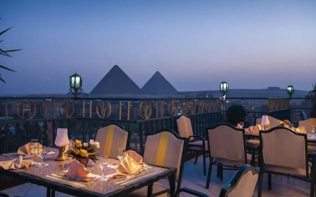 Pyramids Plaza Hotel