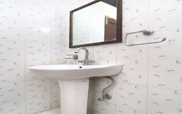 Oyo 30127 Hotel Sabina International