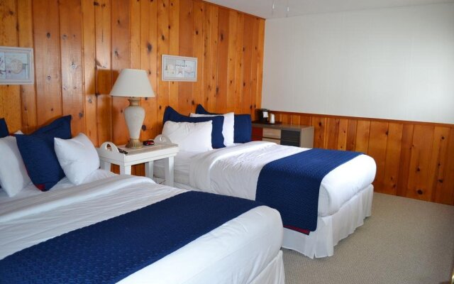 Buzz's Lakeside Inn
