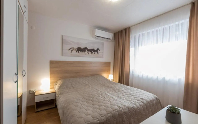 Modern & Cozy 2BD Apartment with Mountain View