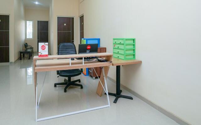 OYO 1957 Riverside Residence