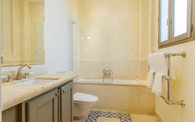 Luxury Mansion With Garden in Heart of Neuilly