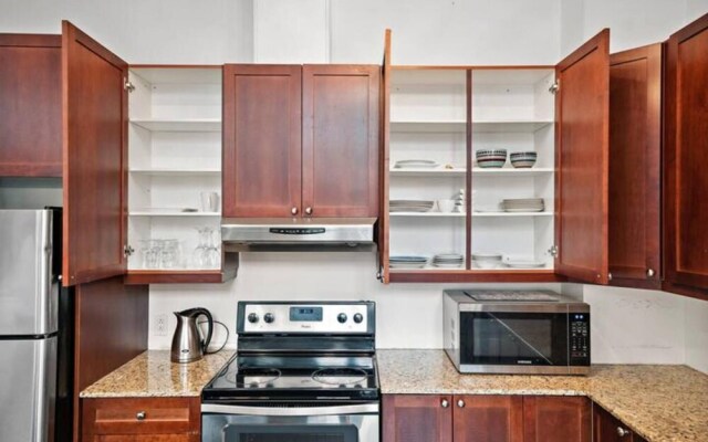 Old Montreal Street View 2BR Loft Hotel