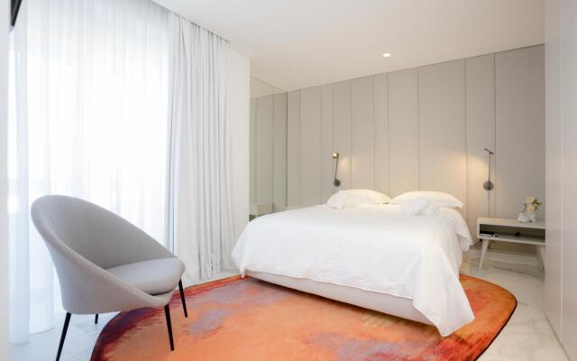 Sea Side Luxury Apartment