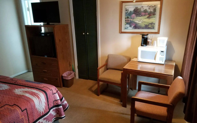 Lamplighter Lodge