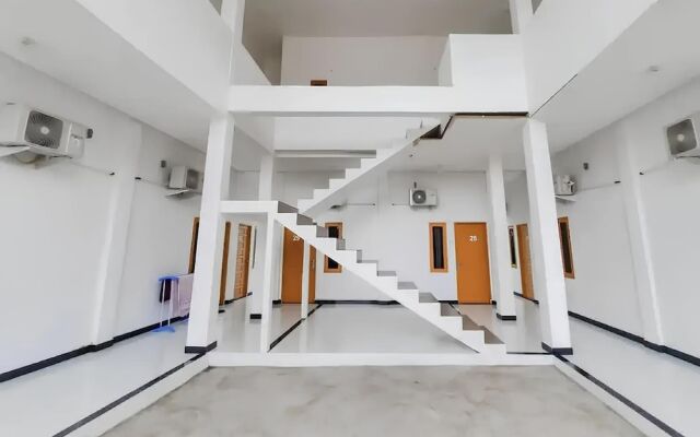 OYO 93306 Homestay Permana Supadio Airport