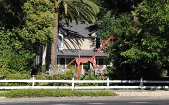 The Giraffe Inn at Old Parks Manor