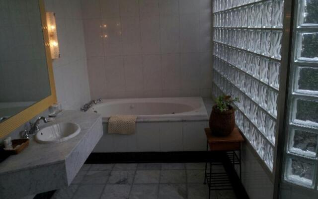 Ellui Hotel