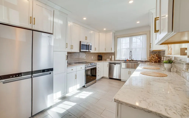 Spacious Illinois Home w/ Grill & Fenced-in Yard!