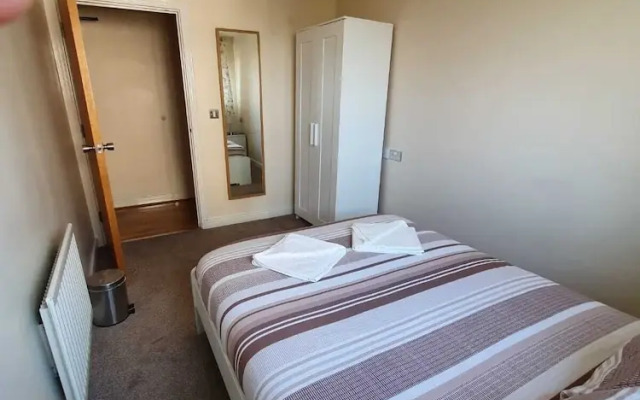 AFFLUENT APARTMENTS riverside Sark tower
