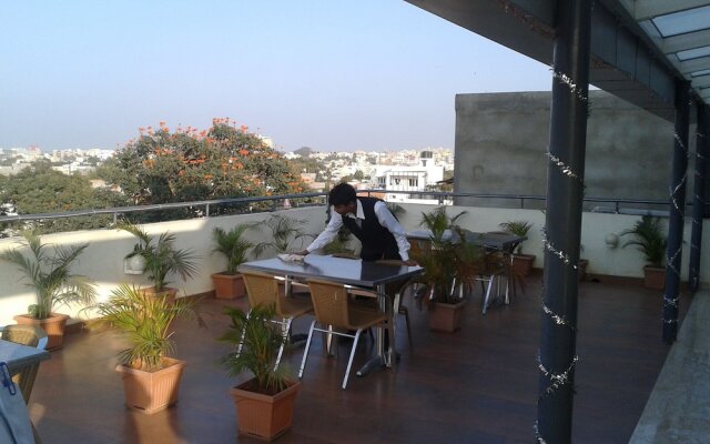 Roseline Suites - A Business Hotel