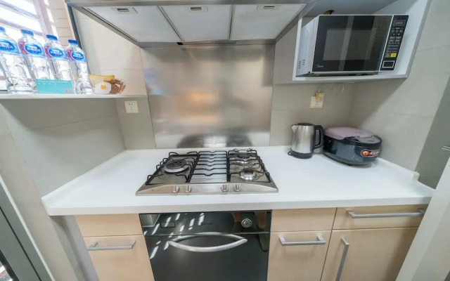 Tyms Cozy 2BR 1BA Apt Near Metro